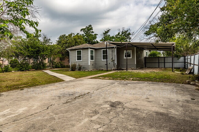 Building Photo - 402 W Wildwood Dr