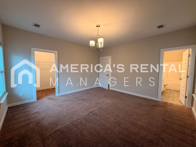 Building Photo - Modern Living in Brookwood!