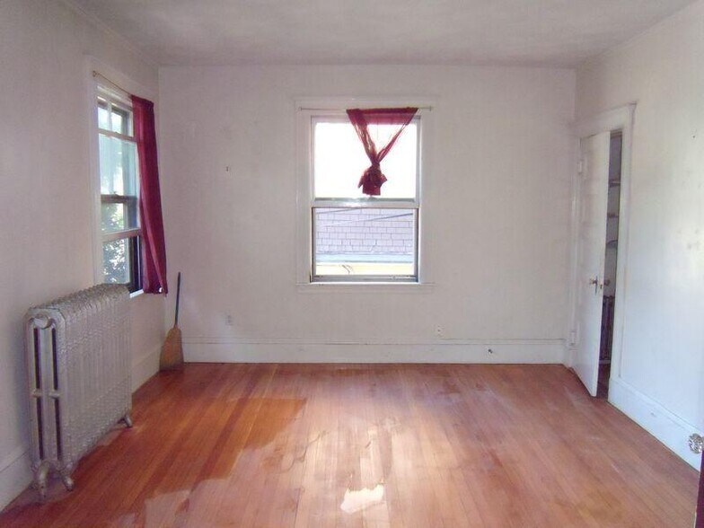 Building Photo - 79 College Ave