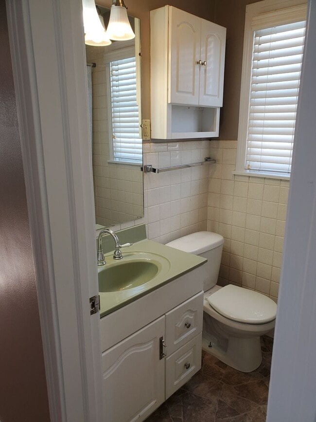 Building Photo - Gorgeous home near Westboro park.