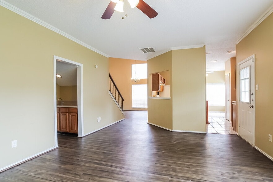 Building Photo - 6018 Fern Hollow Ct