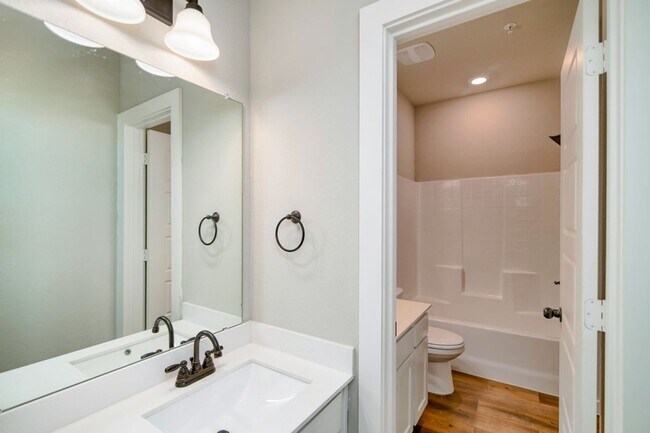 Building Photo - GORGEOUS 2 BEDROOM FOUR PLEX LOCATED IN MI...