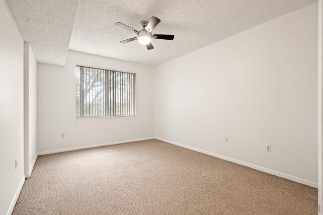 Building Photo - 6960 SW 39th St