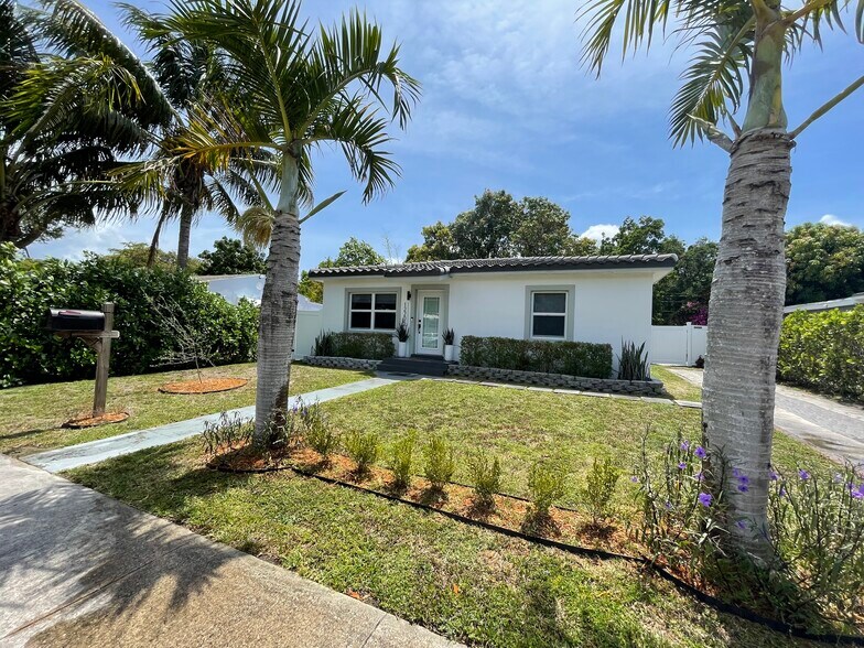 Primary Photo - 12205 NE 11th Ct