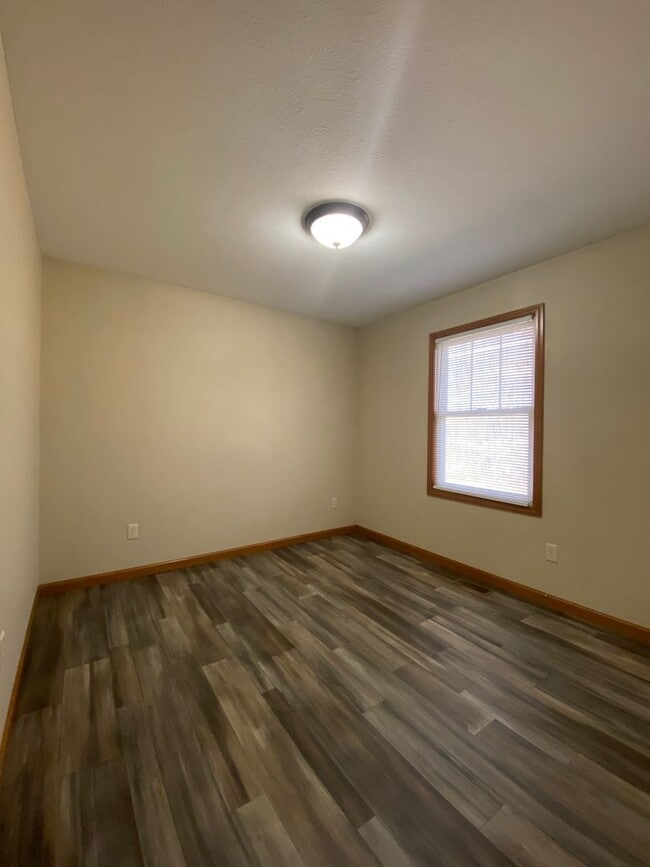 Building Photo - 3 Bedroom Home in Jimtown Schools!