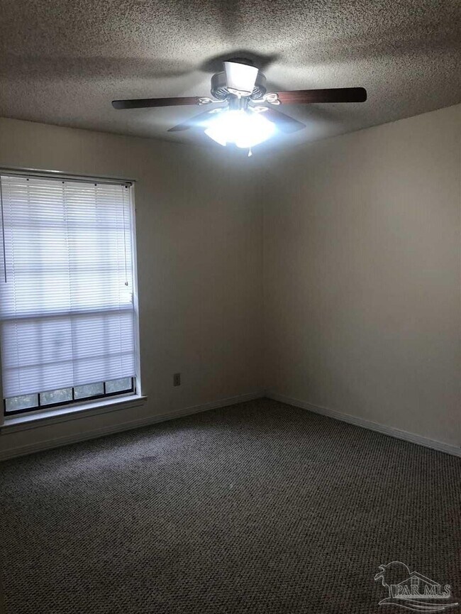 Building Photo - 3885 Hidden Oaks Dr