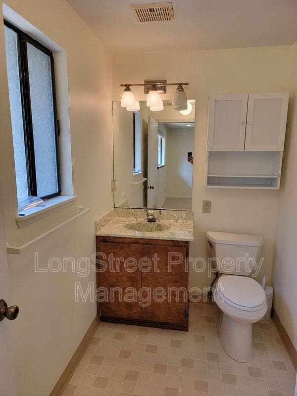 Building Photo - 3947 NW Tamarack Dr