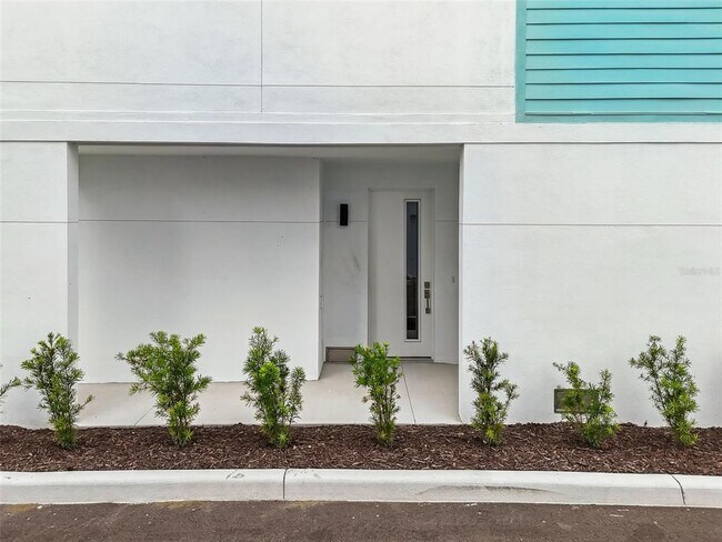 Building Photo - 3840 Pompano Dr SE