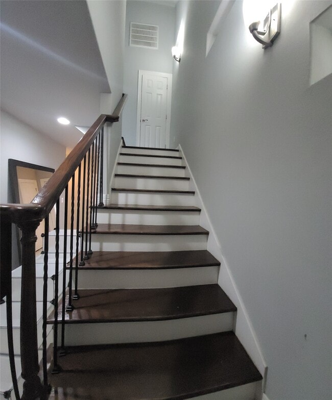 Building Photo - 1413 Holly St