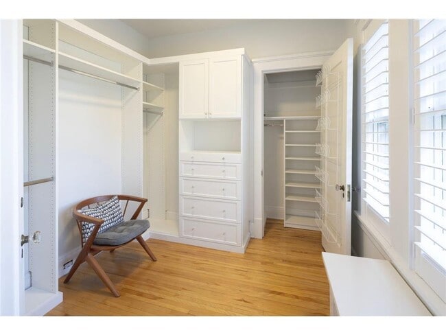 Building Photo - 2700 W Lake of the Isles Pkwy