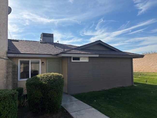 Building Photo - Coming Soon: Renovated 3-Bedroom Home with 2-Car Garage in Quailwood