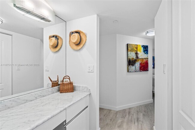 Building Photo - 5757 Collins Ave