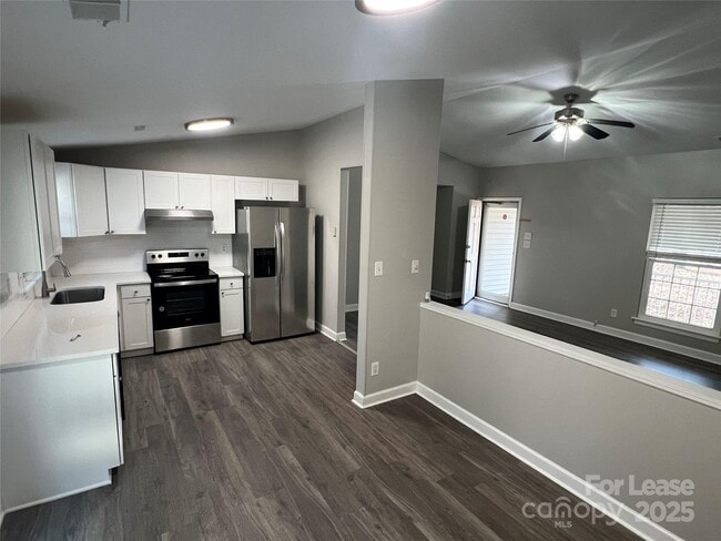 Building Photo - 6040 Sunset Chase Ln