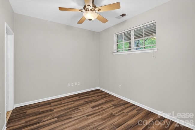 Building Photo - 1508 Walnut View Dr