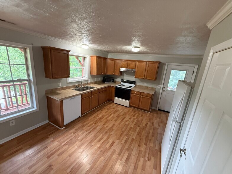 Kitchen - 5 Sterling Roberts Way