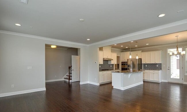 Building Photo - Charming 3BR/2.5BA Townhome located in Cab...