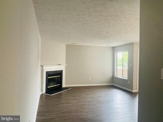 Building Photo - 2137 Wainwright Ct