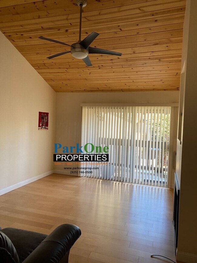 Building Photo - Spacious 2 bed / 2 bath condo in great location.