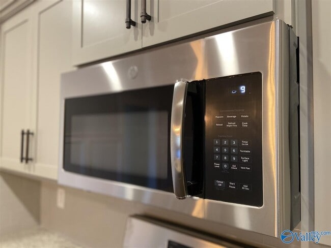 Building Photo - 440 Legend Oak Way SW