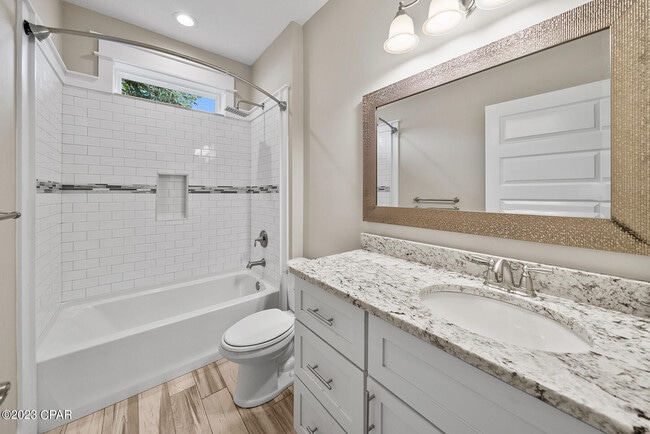 Building Photo - 305 Evergreen St