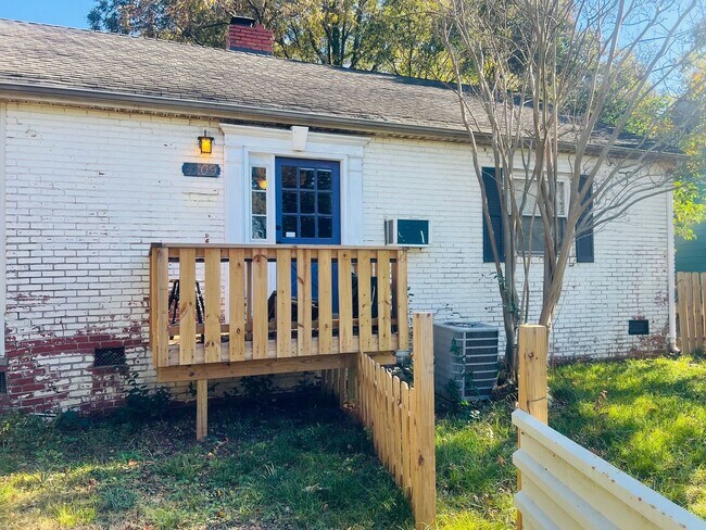 Primary Photo - 2 bed, 2 bath in LOSO.