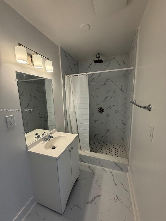 Building Photo - 1149 W 26th St