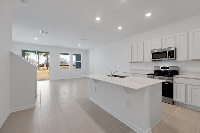Building Photo - Beautiful New 3-Bedroom Townhome in Davenport — Includes Resort Pool, Modern Clubhouse & Family P...