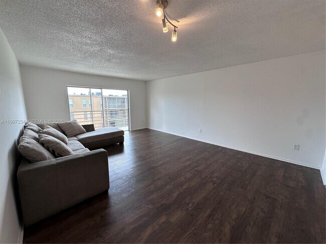 Building Photo - 4848 NW 24th Ct