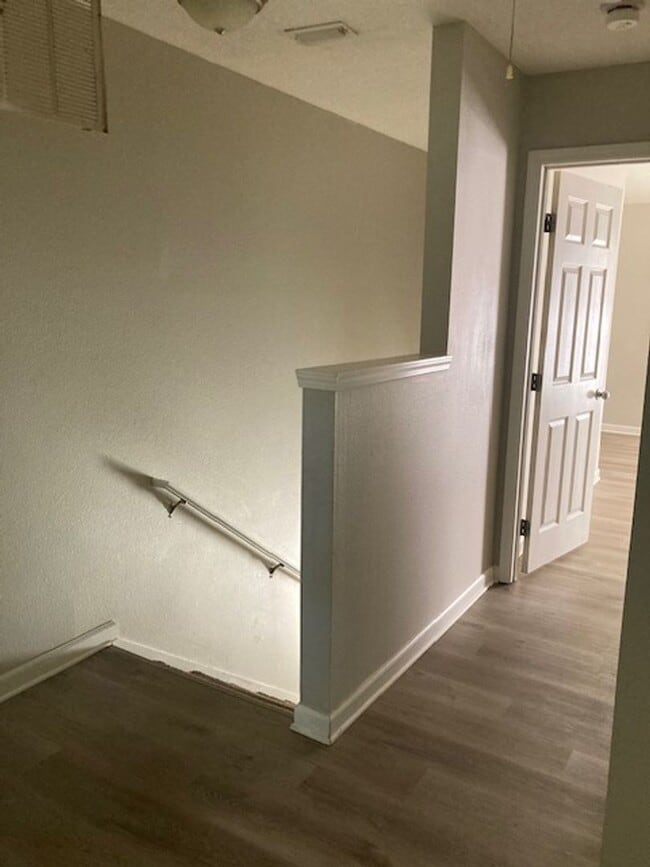 Building Photo - 3 Bedroom Gulfport Townhouse