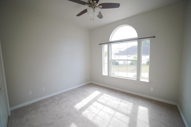 Building Photo - 5560 Hampton Hill Cir