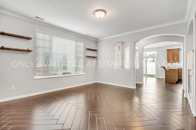 Building Photo - 928 Chelsea Ln