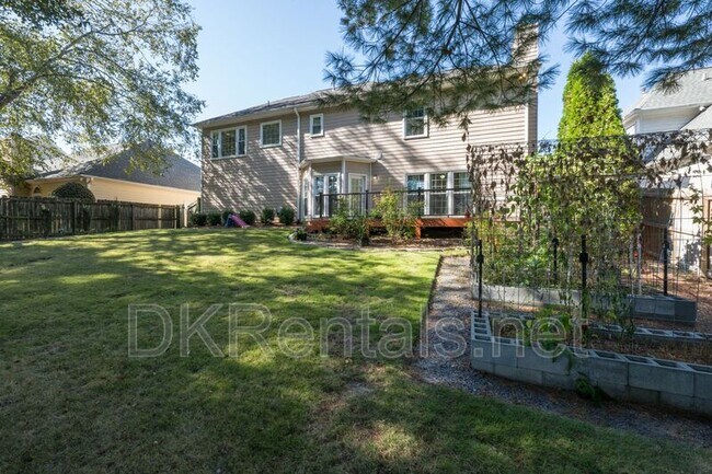 Building Photo - 2433 Gablewood Dr NE