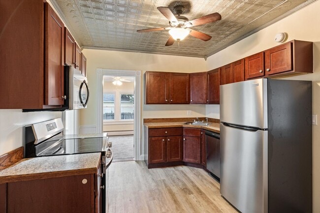 Building Photo - 99 William St