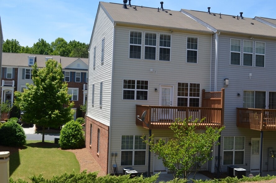 Back 2 - 1371 Thornborough Dr
