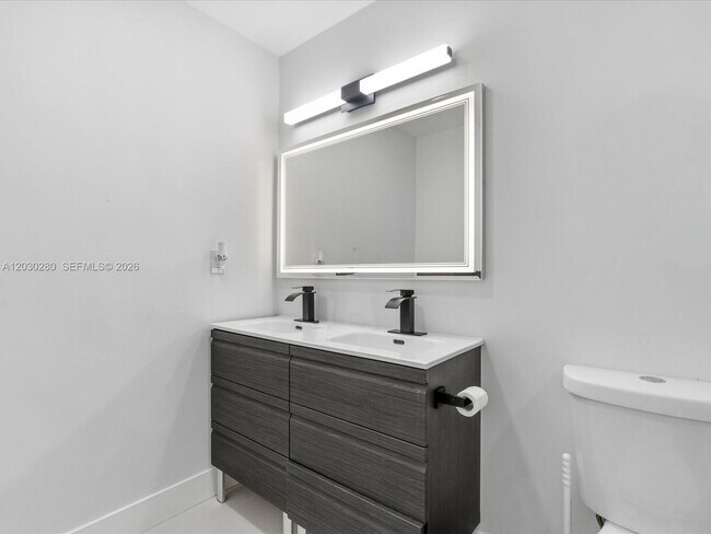 Building Photo - 400 NW 30th Ct