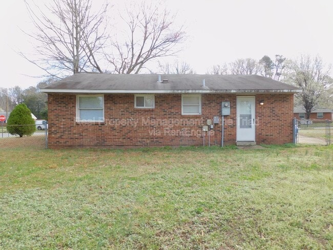 Building Photo - 2300 Willow Rd