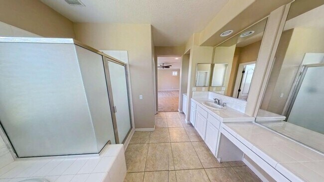 Building Photo - 7912 Hampshire Rd