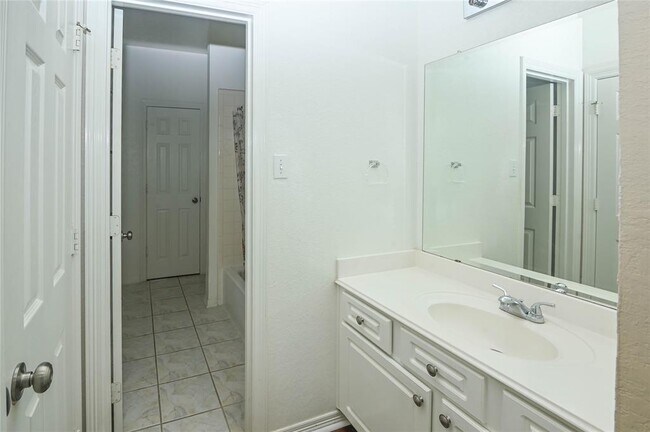 Building Photo - 8707 Westbrook Forest Dr