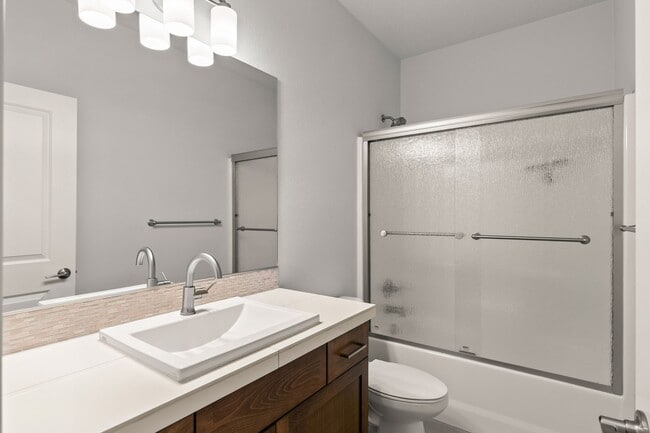 Building Photo - Stunning Single-Level 3-Bedroom, 2-Bath Home in Annand Heights