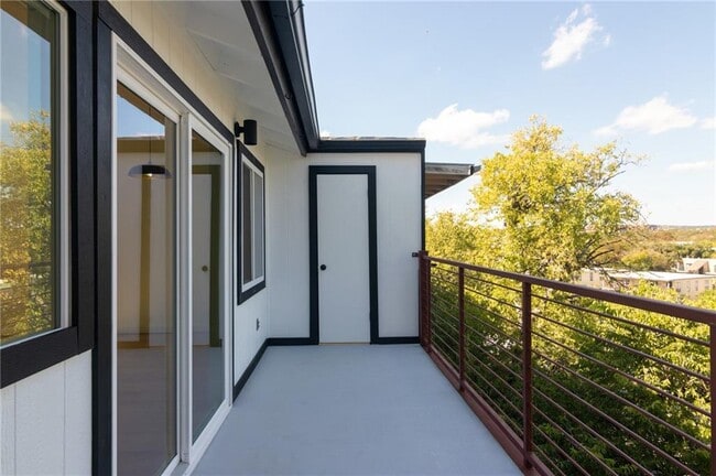 Building Photo - 2200 Trailside Dr