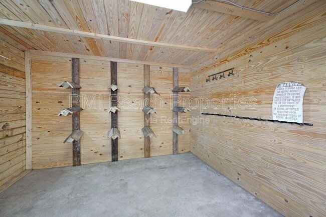 Building Photo - 18080 Sycamore Dr W