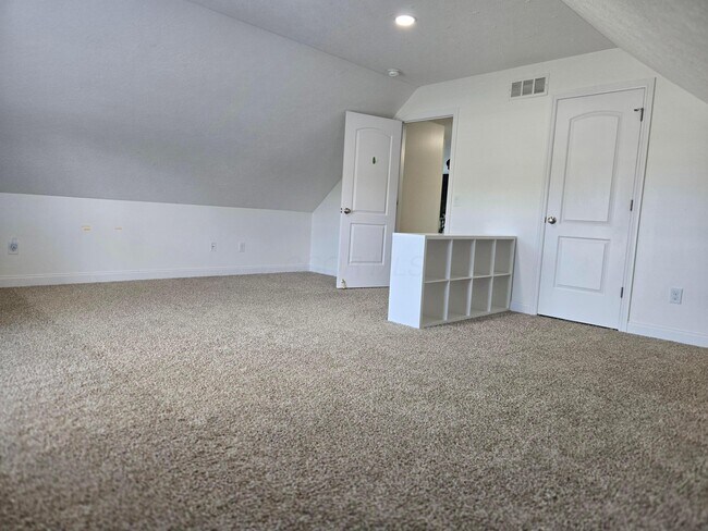 Building Photo - 329 Dovetail Dr