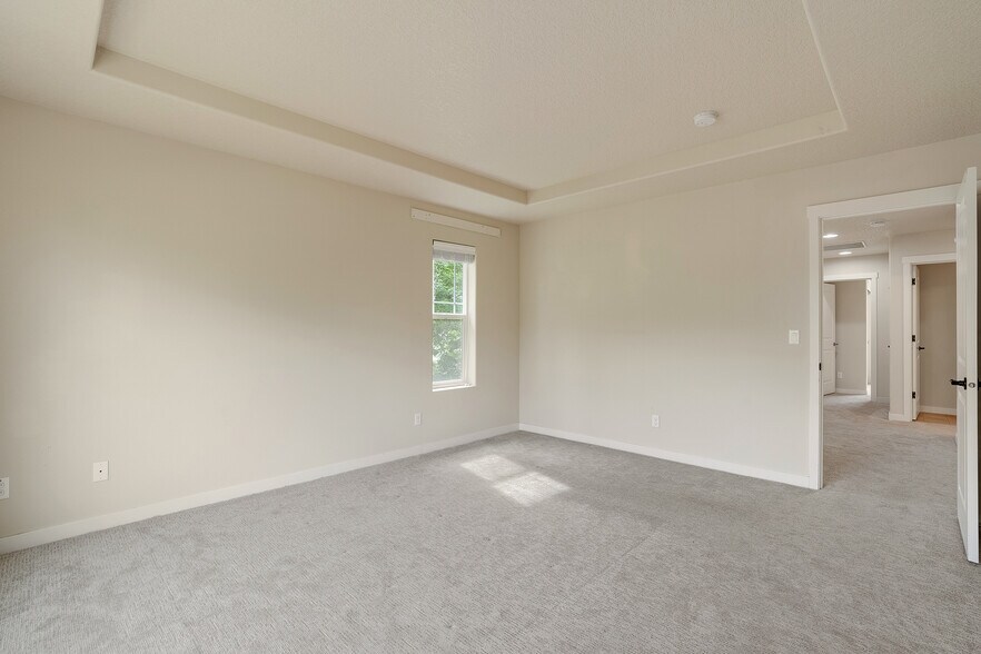 Building Photo - 28616 Greenway Dr