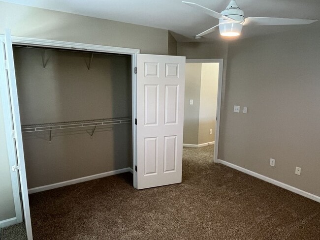 Building Photo - Great 4 Bed Home in Desired Winding Walk C...