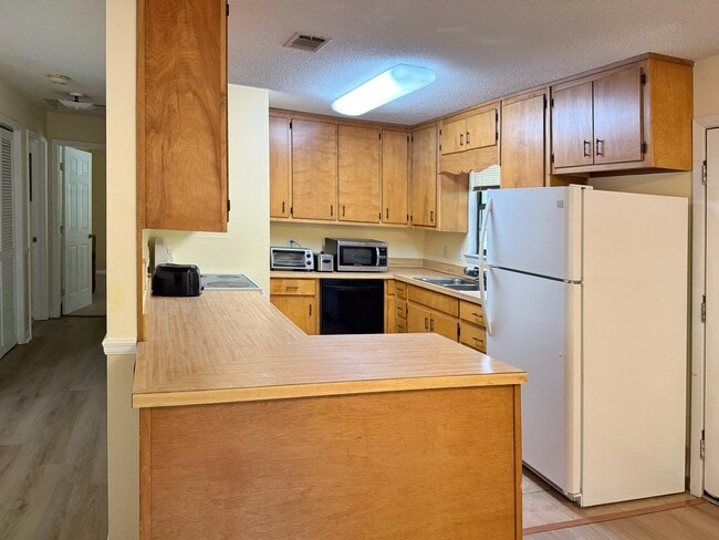 Building Photo - 612A Pelham Rd