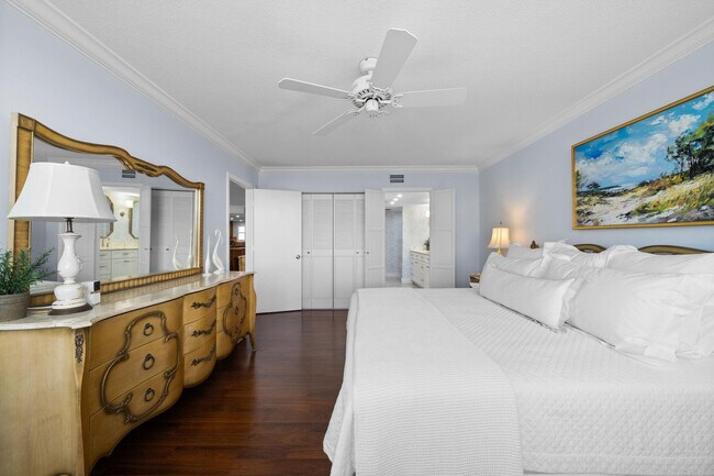 Building Photo - 511 Bayshore Dr