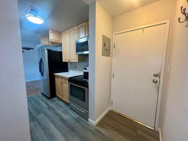Building Photo - Spacious 2 Bed 1.5 Bath Condo in Hamden South