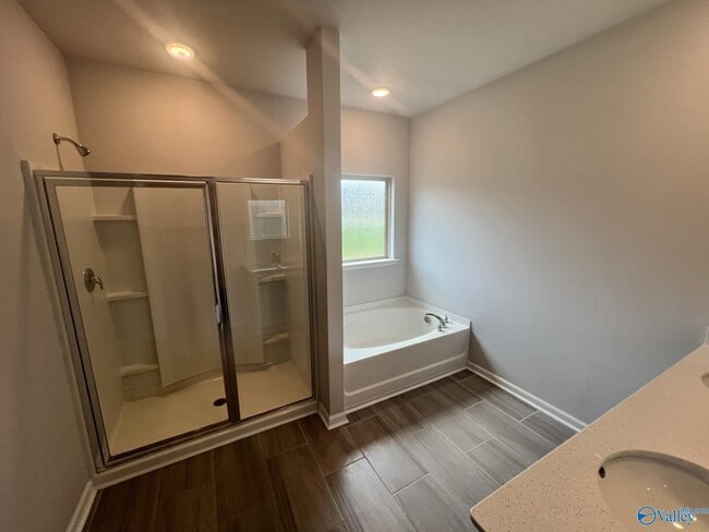 Building Photo - 142 Tango Dr
