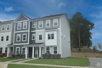 Building Photo - Spacious End Unit Townhome in Beautiful Ne...