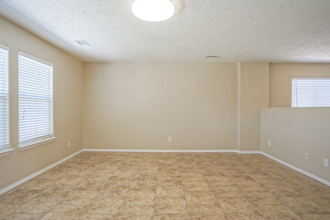 Building Photo - 6451 Shiprock Ct NE